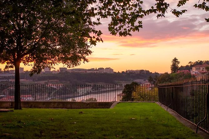 3-Hour Porto Jewish Heritage Walking Tour with Local Guide - Postigo do Carvao and the idea of a gate that still matters