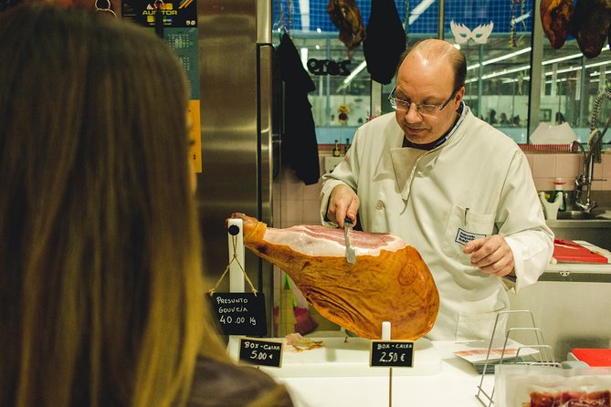 Authentic Food and Wine Tour in Porto by Food Lover Tour - The market breakfast start: Mercado do Bolhão and petiscos