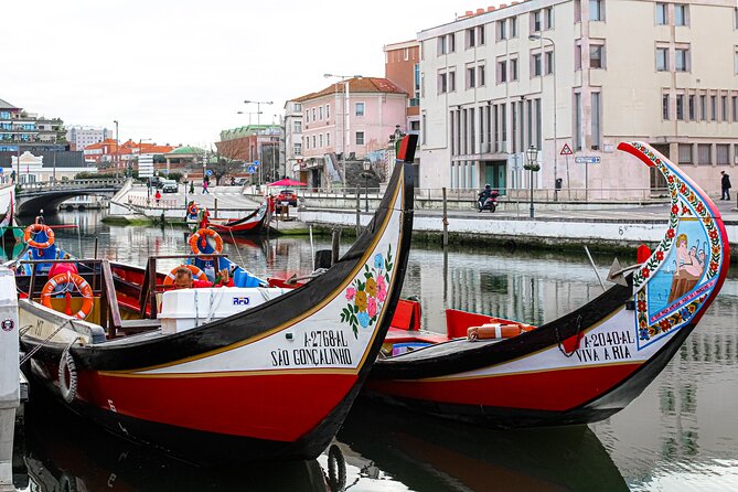 Aveiro Canal Cruise in Traditional Moliceiro Boat - On board with the guide: what you’re really paying for