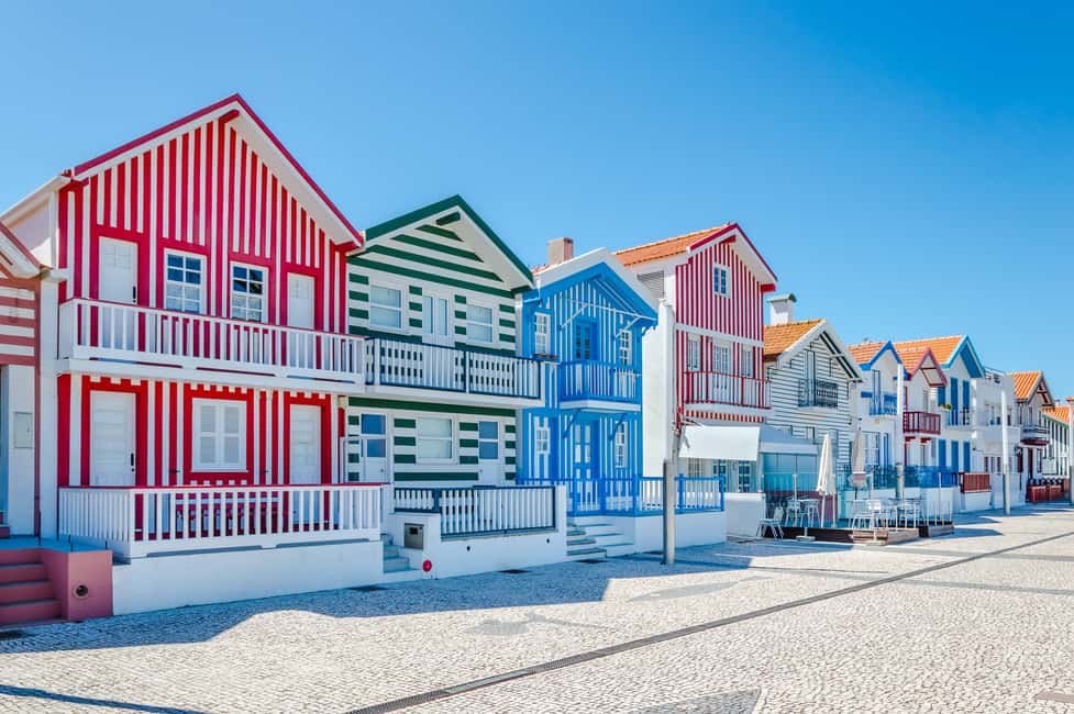 Aveiro: Half-Day Tour from Porto with Cruise - The guided walk in Aveiro: fish-market views, then time to roam