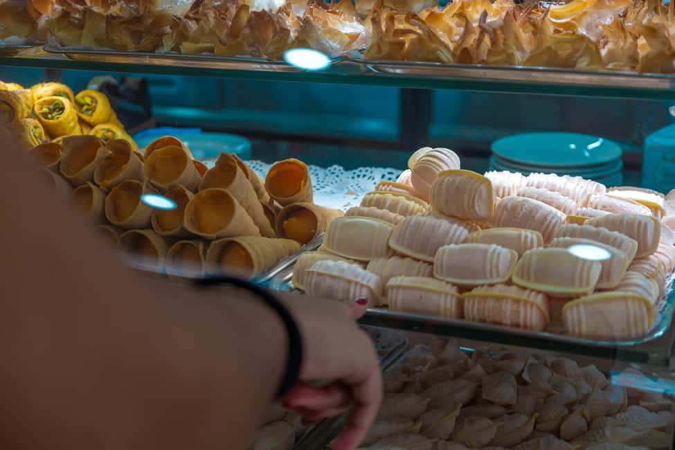 Aveiro: Half-Day Tour from Porto with Cruise - The Moliceiro boat ride: what you should watch for in 45 minutes
