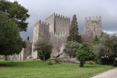 Braga & Guimarães Small Group Tour: Lunch & All Tickets Included - Braga’s Cathedral Interior Access: Chapels and the High Choir
