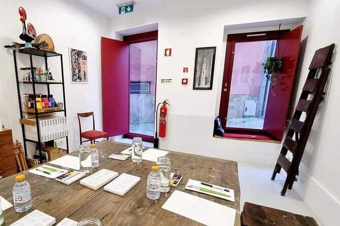 Create Watercolour With Hugo do Lago in Porto - Watercolor class in Porto’s Sé Cathedral side streets