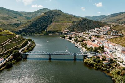 Douro Experience - Boat and Train Ride - Lunch and Wine Tasting - All Included - Guides and group size: why the day can feel small or crowded