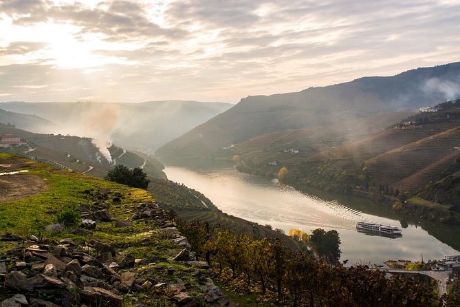 Douro Valley and Régua Panoramic Cruise with Lunch from Porto - Crestuma-Lever Dam: smaller height change, prime river positioning