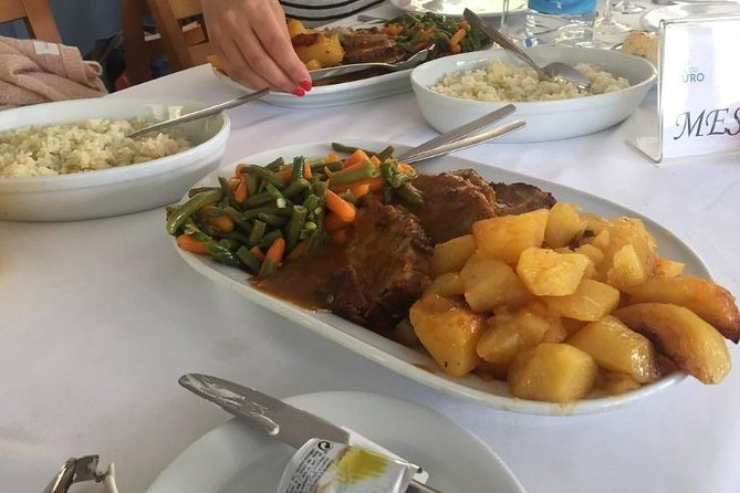 Douro Valley Cruise Porto to Pinhão: Breakfast, Lunch and Tasting - Deck time vs shade: how to stay comfortable on a long river day