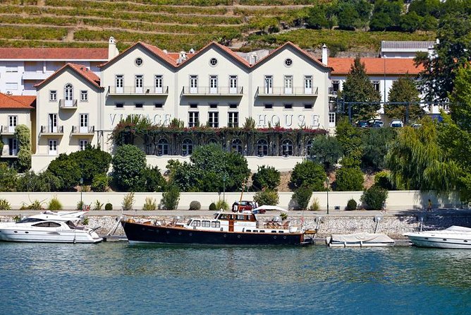 Douro Valley Cruise Porto to Pinhão: Breakfast, Lunch and Tasting - Pinhão and the wine estate: tasting in one focused stop