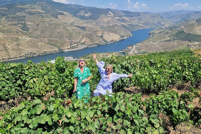 Douro Valley-Expert Guide-Boat-Lunch-Tastings-Offer wine bottle - Pinhão lunch: Northern Portuguese food plus unlimited Douro DOC