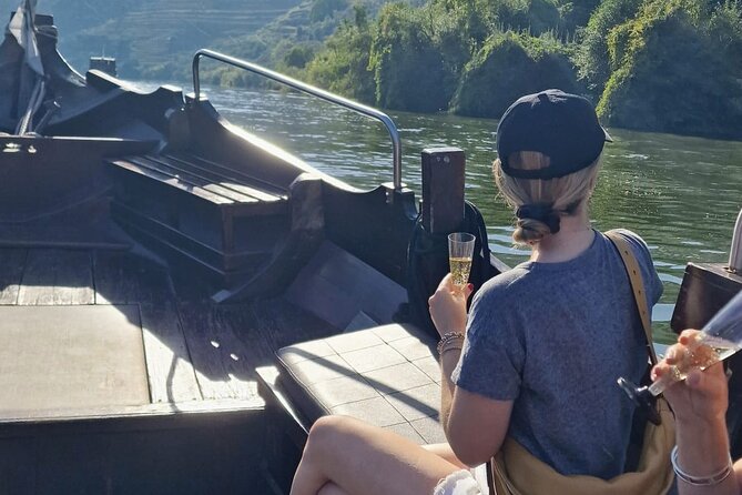 Douro Valley-Expert Guide-Boat-Lunch-Tastings-Offer wine bottle - Winery stop two at Foz do Rio Tedo: from vineyard to bottling