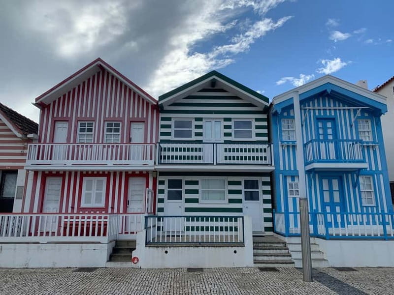 From Porto: Aveiro & Coimbra Tour with Moliceiro Boat Cruise - How lunch usually works (and why it can make or break your mood)