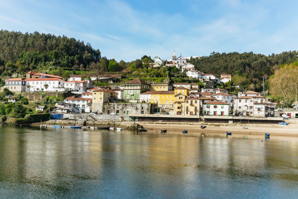 From Porto: Douro River Cruise to Régua with Lunch - Exploring Régua: What 45 Minutes Actually Gives You