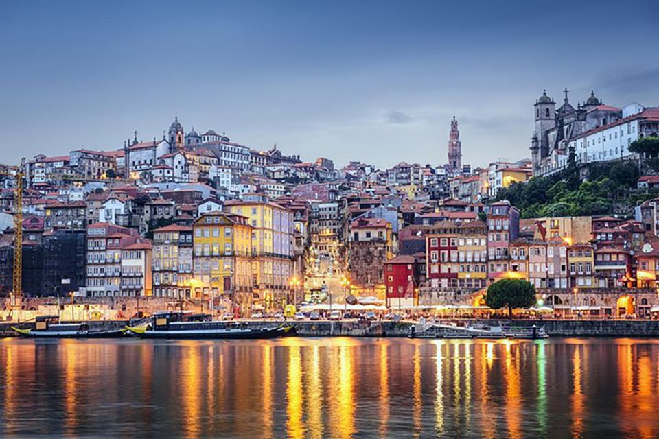 From Porto: Private Transfer to Lisbon w/ up to 4 City Stops - Aveiro and the Moliceiros Boats: Colorful Canals Without the Stress