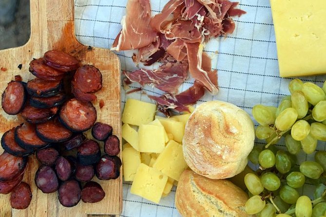 Half-day Hike & Picnic with Dog Love in Porto's Mountains - Ricardo and Shy: Small-Group Magic Without the Fanfare