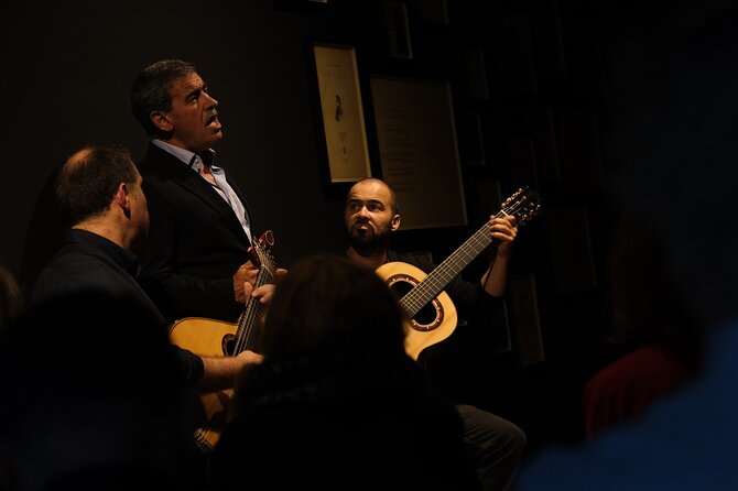 Ideal Clube de Fado - Ideal Clube de Fado in Porto: a vintage room built for real fado