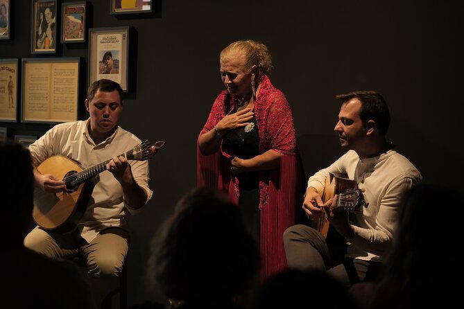 Ideal Clube de Fado - The Portuguese guitar moment and the guitarrada