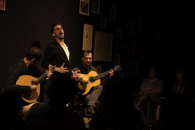 Ideal Clube de Fado - The included port wine: small sip, big atmosphere