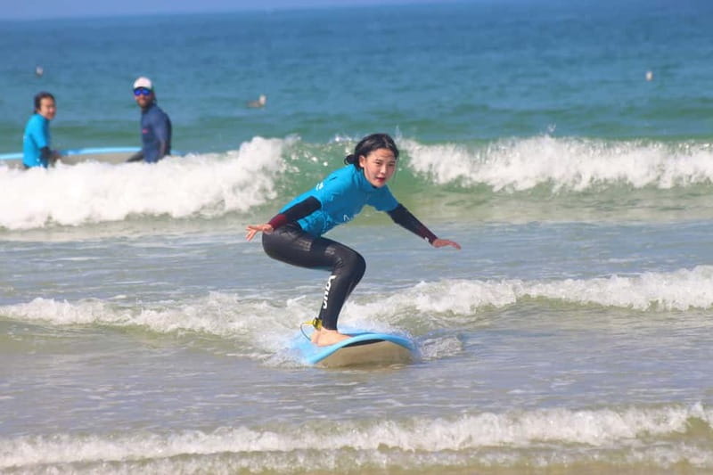 Matosinhos: Surfing Lesson with Equipment - Gear and wetsuit setup: comfort, hygiene, and storage