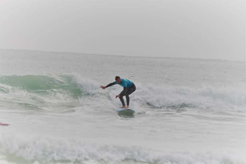 Matosinhos: Surfing Lesson with Equipment - Small-group coaching with instructors who stay hands-on