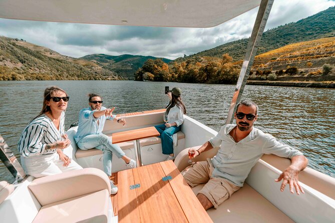 Pinhão: Electric Boat Experience 1h - Taste of Two Wines - Rain plan: plastic covers, seat choice, and why timing matters