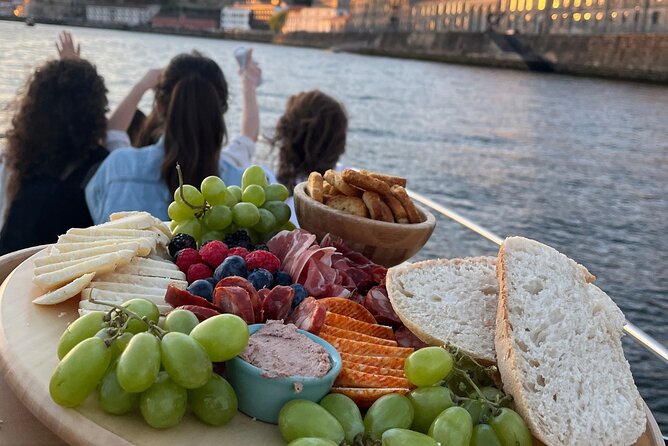 Port : 6 Bridges Private Yacht Cruise with Local Wine & Snacks - Price and Logistics: Making the Most of a Private 2-Hour Window
