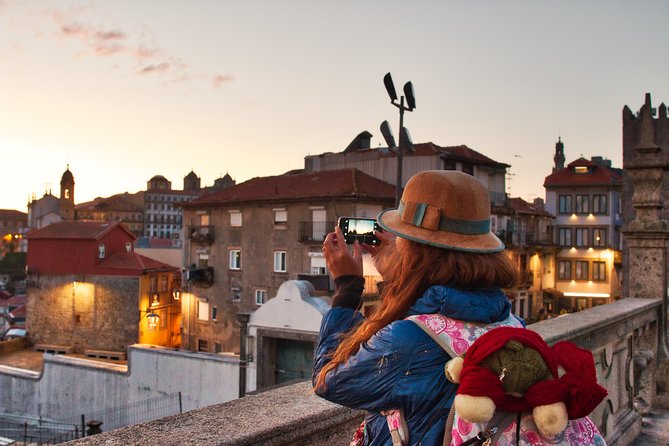 Porto 1/2 Day Walking Photo Tour & Portraits - Miradouro da Vitória and Largo da Pena Ventosa: Viewpoints + Color = Variety