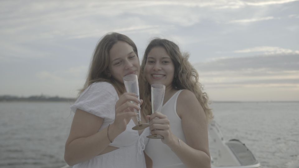 Porto: 6 Bridges Yacht Cruise with Local Wine & Snacks - Private group comfort: your space, your pace, your music