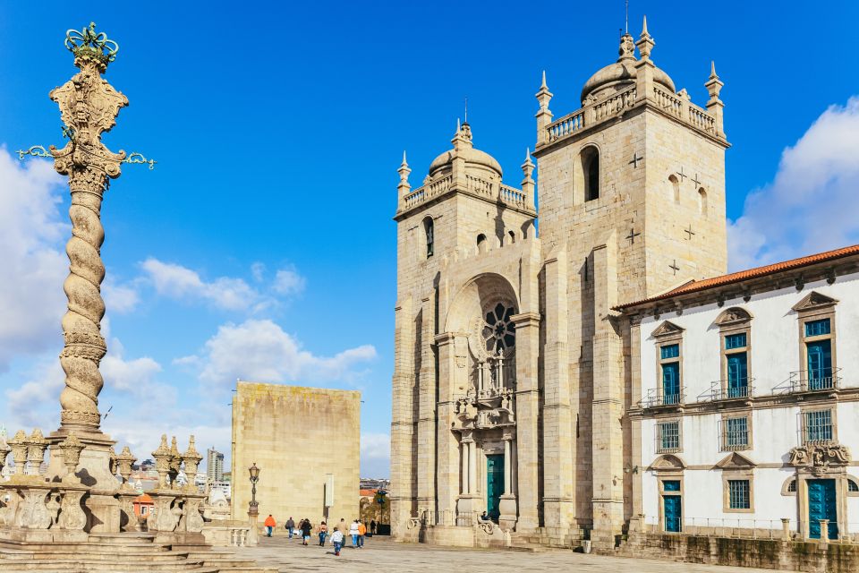 Porto Card with Transportation (1, 2, 3 or 4 Days) - Clérigos Tower and Palácio da Bolsa: the classic Porto money-savers