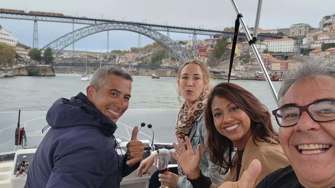Porto: City Views or Sunset Tour with Drinks - Cruising the Douro: drinks, music, and real river views
