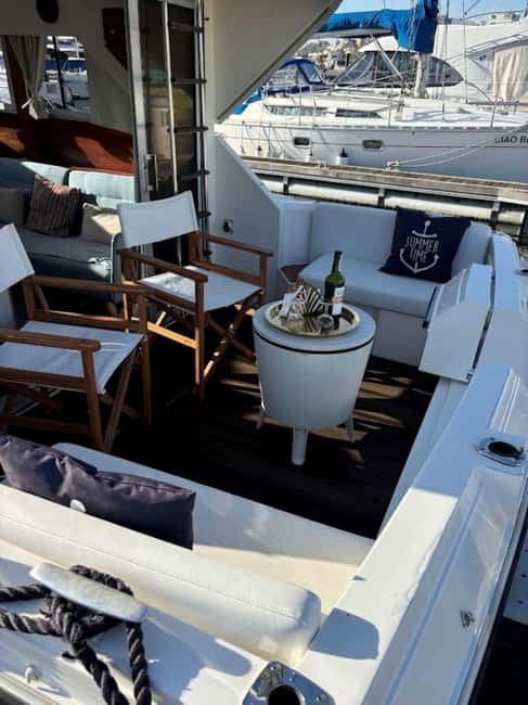 Porto: City Views or Sunset Tour with Drinks - Meet the crew: small details that make the difference