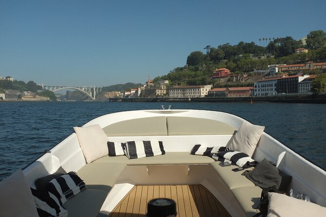 Porto: Douro River Boat Cruise with Port Wine and Snacks - The route from Porto to Gaia: stop-by-stop what you’ll notice