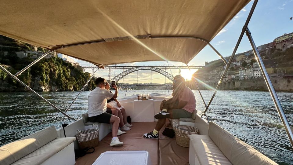 Porto: Douro River Boat Cruise with Port Wine Tasting - Arrábida Bridge and Foz do Douro: why the ending feels open