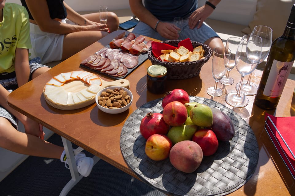 Porto: Douro Valley & Amarante Wine, Food & River Tour - Pinhão private cruise: tapas on the Douro River