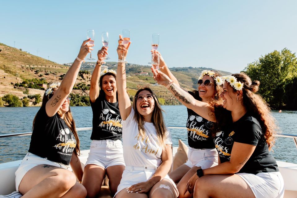 Porto: Douro Valley Full-Day Boat, Train, and Lunch Tour - Winery visit and tastings: what to look for during the guided tour