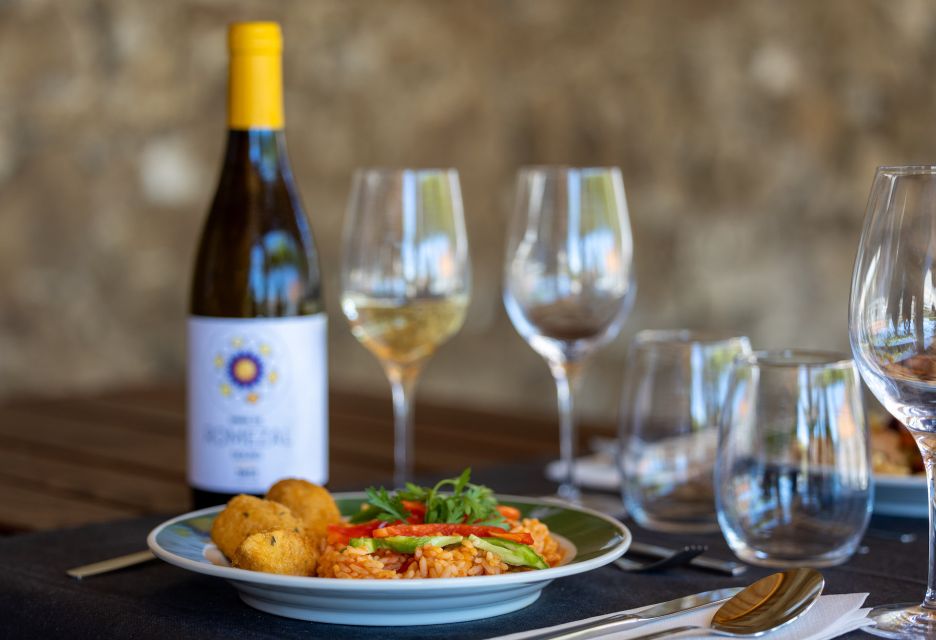Porto: Douro Valley Tour with Lunch, Boat Cruise & Tastings - Wine tasting in Régua: how to get more out of the pours