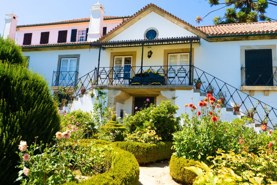 Porto: Douro Valley Tour with Lunch, Boat Cruise & Tastings - Pinhão and the second tasting: more time to taste, not just more time to travel