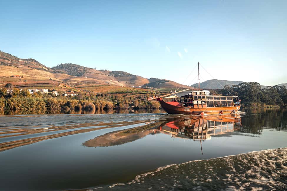 Porto: Douro Wine Tour with Lunch and River Cruise - Pinhão lunch: local food, dietary options, and a photo-worthy stop