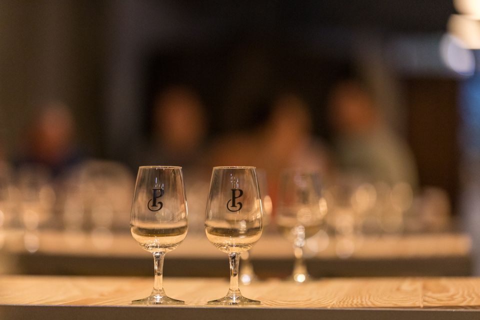 Porto: Guided Tour and Tasting of 3 Port Wines at Poças - The tasting room: 3 wines, clear comparisons, and pairing tips