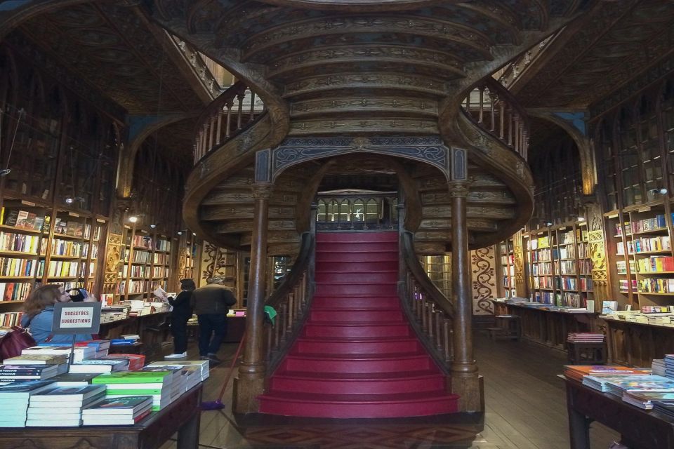 Porto: Guided Walking Tour and Lello Bookshop - Avenida dos Aliados and the church corridor: moving from old to grand