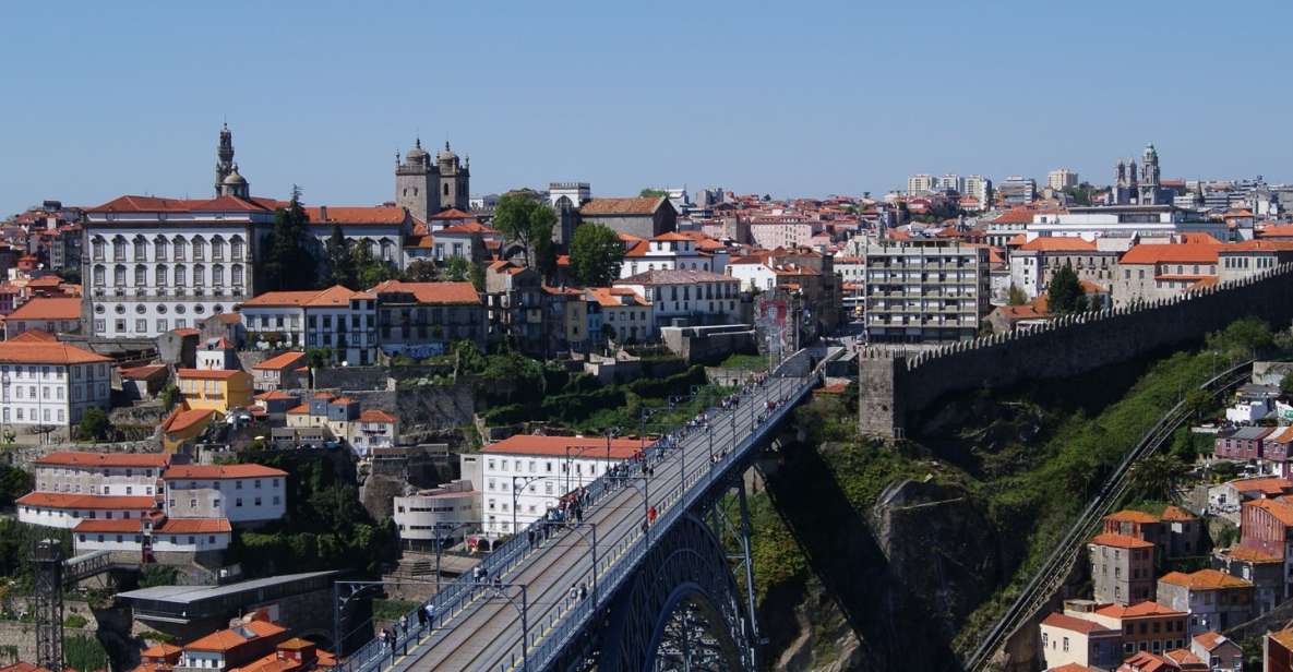 Porto: Guided Walking Tour and Lello Bookshop - Picking your start: Sé, São Bento Station, or Avenida dos Aliados