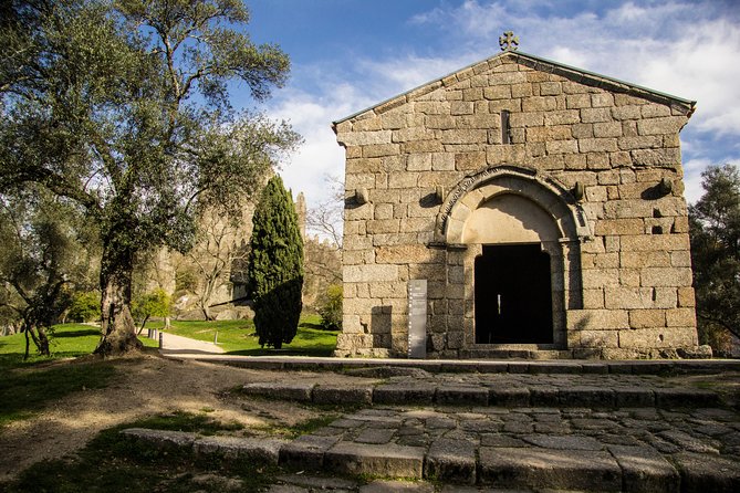 Porto: Guimaraes & Braga Small Group Tour with Lunch and Tickets - Braga lunch: local plates plus Vinho Verde
