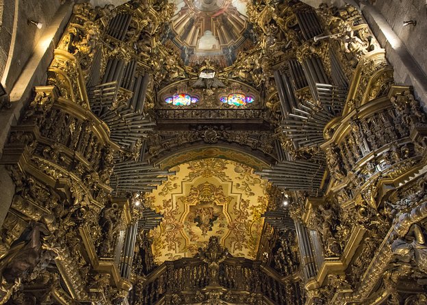 Porto: Guimaraes & Braga Small Group Tour with Lunch and Tickets - Paco dos Duques de Bragança and the quick palace peek