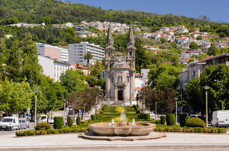 Porto: Guimarães & Braga Tour with Entry Tickets and Lunch - Porto to Guimarães and Braga: how the day actually flows