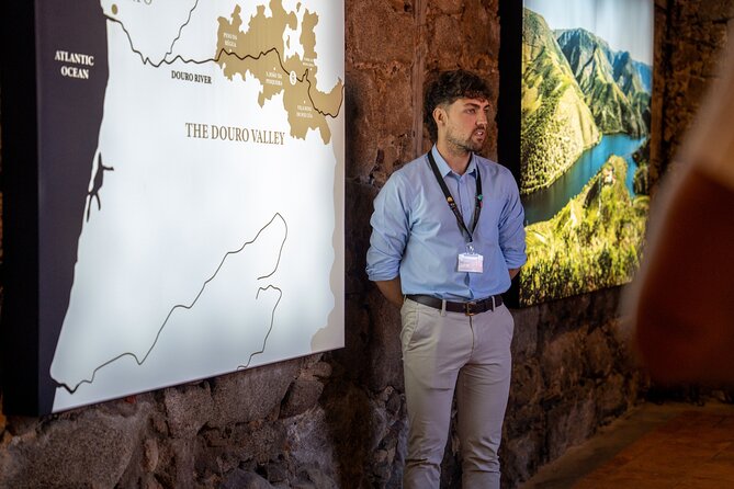 Porto Half-Day Guided Historical Tour with Port Cellar Visit and Tasting - Starting at Living Tours: how the tour begins