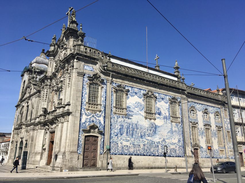 Porto: Highlights & hidden gems Walk - max 10 - Igreja do Carmo, Fonte dos Leões, and the Porto street-life filter