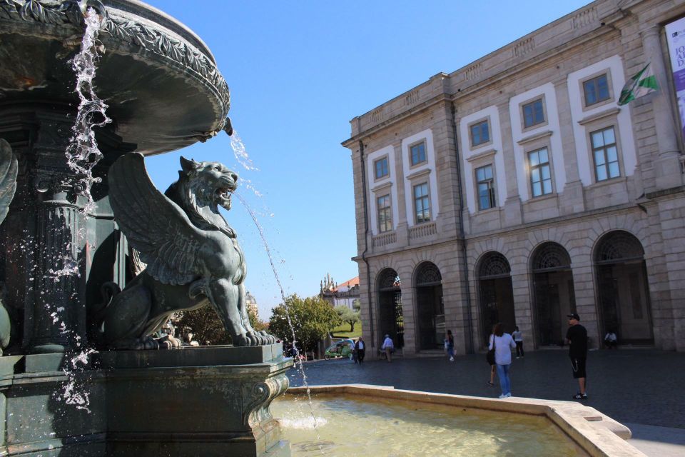 Porto: Historic City Center Walking Tour - Avenida dos Aliados: Porto’s central stage