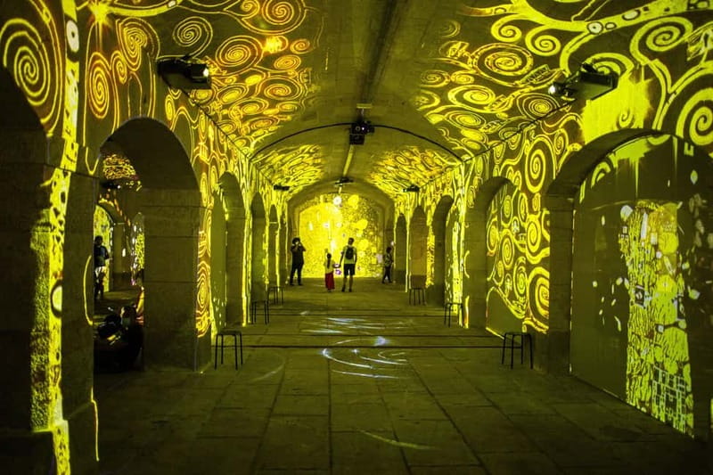 Porto: Impressive Monet & Brilliant Klimt - No seats: the practical viewing reality (and how to make it comfortable)