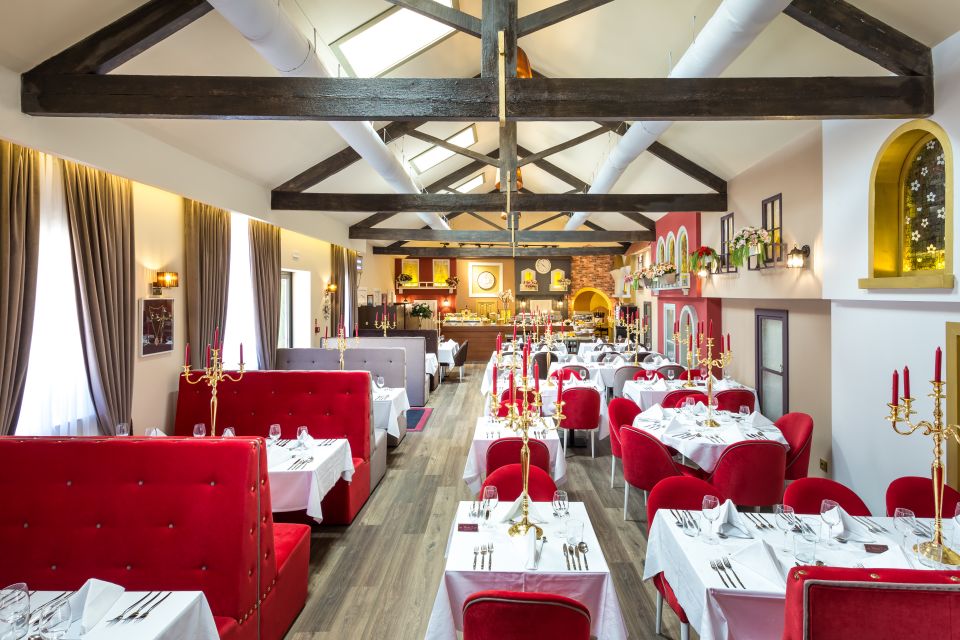 Porto: Magic Train Tour and Port Wine Cellar with Tastings - Real Companhia Velha: the oldest Portuguese cellar stop