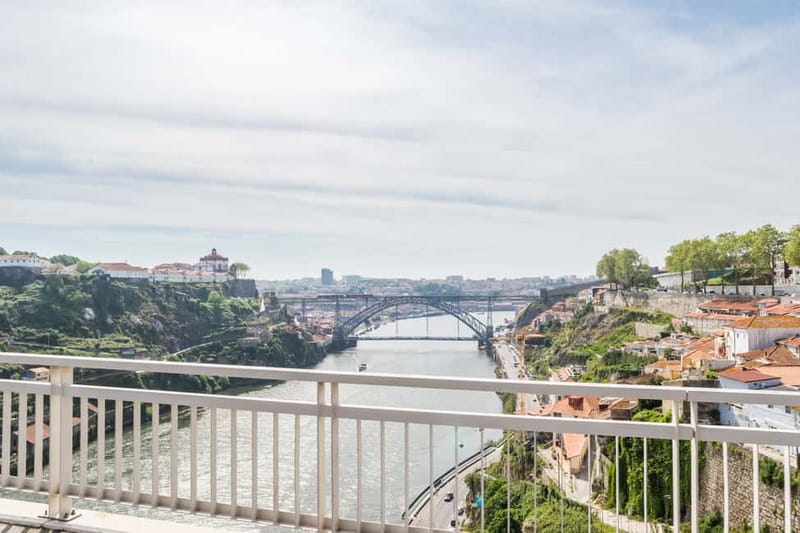 Porto: Magic Train Tour and Port Wine Cellar with Tastings - Port tastings: how to make the most of your 2 pours