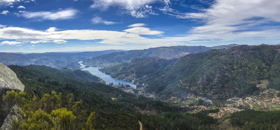 Porto: Peneda-Gerês National Park Tour with Kayaking & Lunch - Lunch break in a local restaurant: Portuguese comfort with wine
