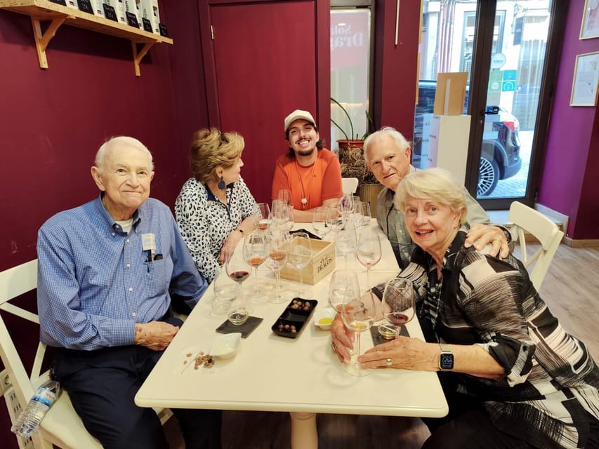 Porto: Port and Douro Wine Walking Tour with 9 Tastings - The 3-hour format: easy walking, lots of tasting decisions